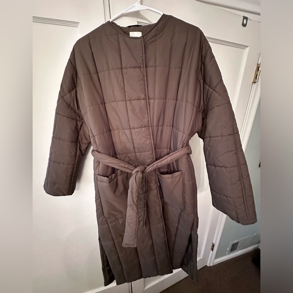 LONG OLIVE GREEN PUFFER  coat SZ SM-runs large-fits like MEDIUM